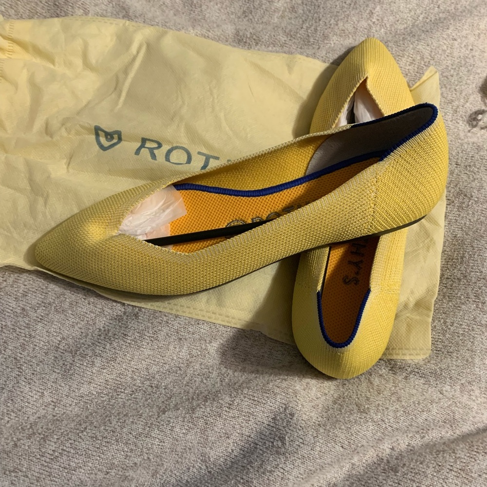 Pointed toe flats